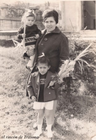 Maruja con sus hijas